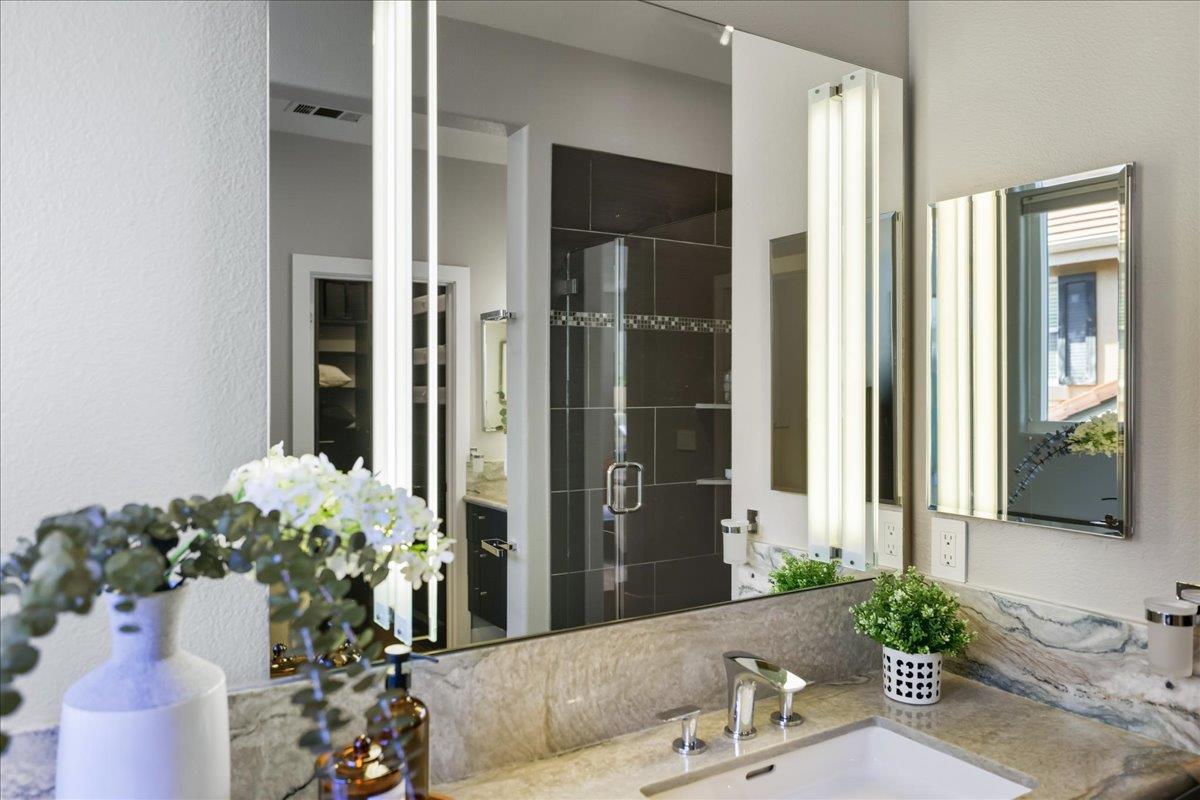 Detail Gallery Image 25 of 45 For 118 Magnolia Ln, Mountain View,  CA 94043 - 3 Beds | 3 Baths