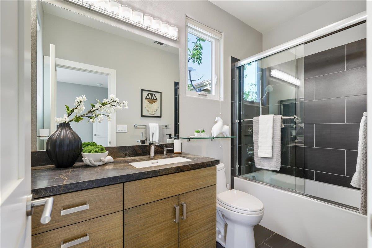 Detail Gallery Image 28 of 45 For 118 Magnolia Ln, Mountain View,  CA 94043 - 3 Beds | 3 Baths