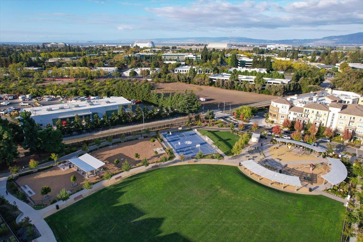 Detail Gallery Image 41 of 45 For 118 Magnolia Ln, Mountain View,  CA 94043 - 3 Beds | 3 Baths