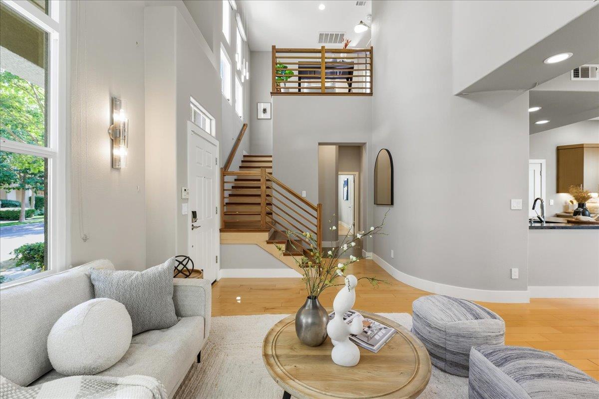 Detail Gallery Image 7 of 45 For 118 Magnolia Ln, Mountain View,  CA 94043 - 3 Beds | 3 Baths