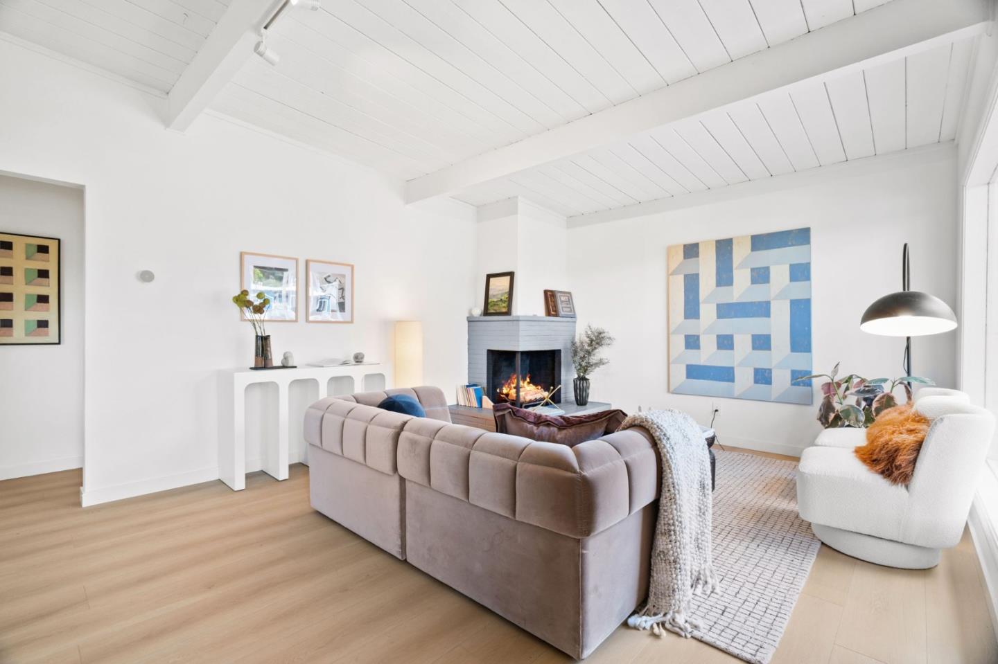 Detail Gallery Image 4 of 31 For 241 Hillside Dr, Pacifica,  CA 94044 - 3 Beds | 2 Baths