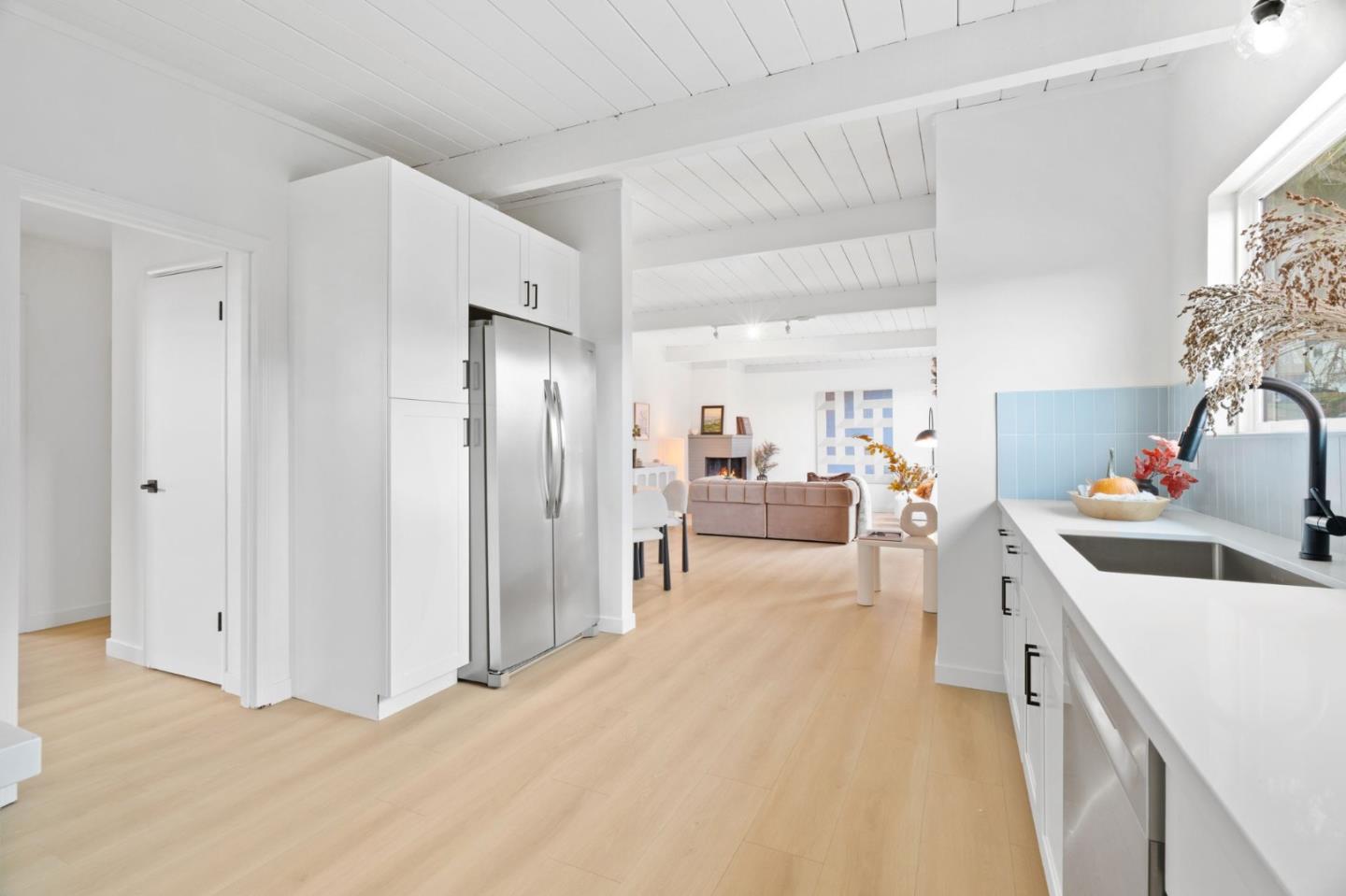 Detail Gallery Image 7 of 31 For 241 Hillside Dr, Pacifica,  CA 94044 - 3 Beds | 2 Baths