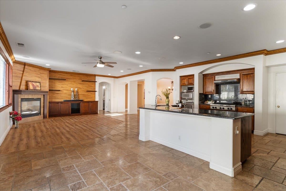 Detail Gallery Image 16 of 61 For 16 Wimbledon Cir, Salinas,  CA 93906 - 6 Beds | 3 Baths