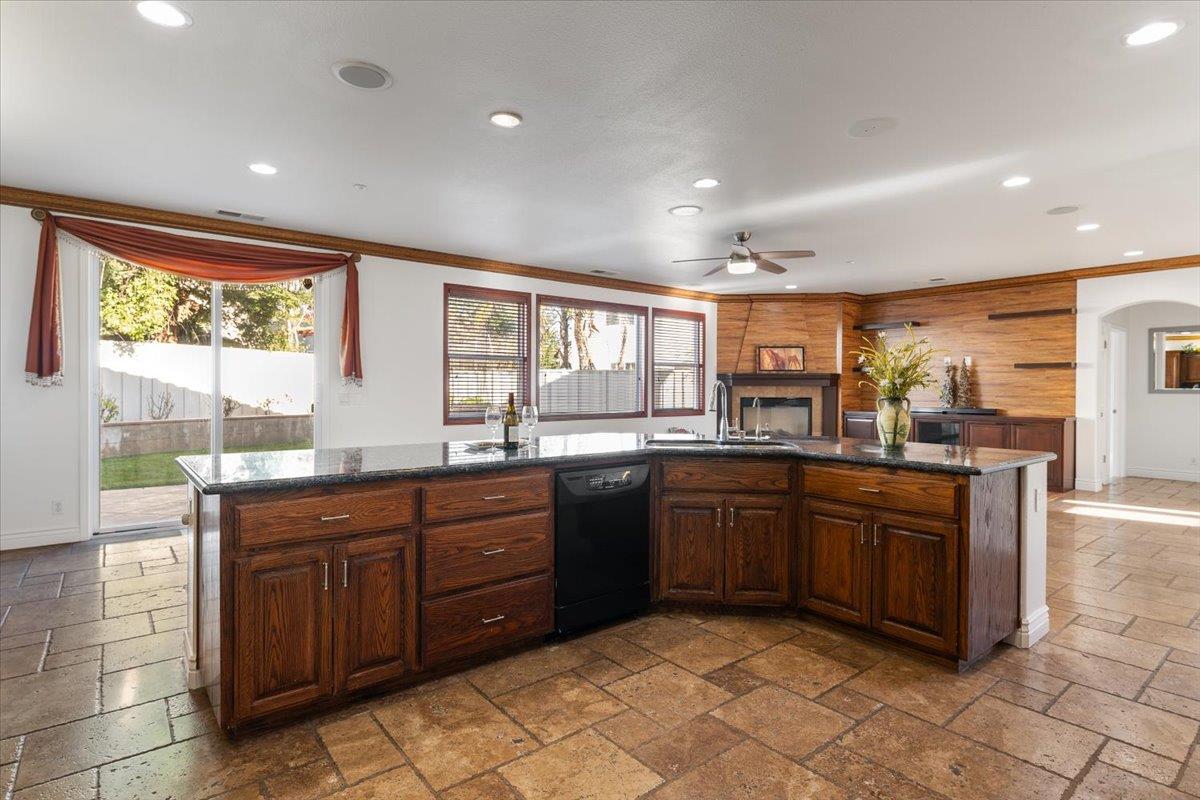 Detail Gallery Image 18 of 61 For 16 Wimbledon Cir, Salinas,  CA 93906 - 6 Beds | 3 Baths