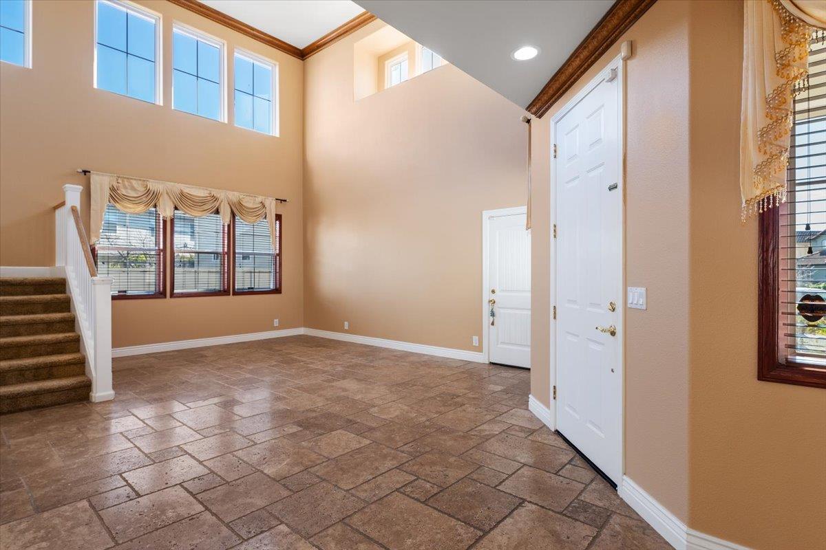 Detail Gallery Image 6 of 61 For 16 Wimbledon Cir, Salinas,  CA 93906 - 6 Beds | 3 Baths