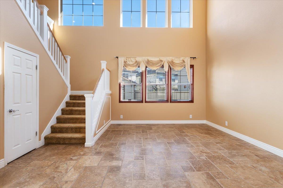 Detail Gallery Image 7 of 61 For 16 Wimbledon Cir, Salinas,  CA 93906 - 6 Beds | 3 Baths