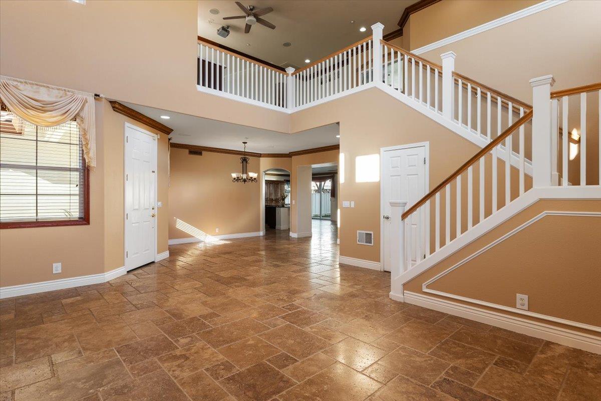 Detail Gallery Image 8 of 61 For 16 Wimbledon Cir, Salinas,  CA 93906 - 6 Beds | 3 Baths