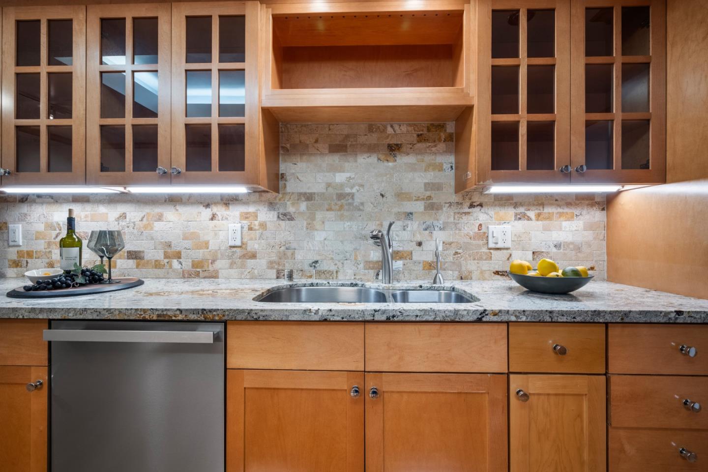 Detail Gallery Image 12 of 48 For 110 Park Rd #103,  Burlingame,  CA 94010 - 2 Beds | 2 Baths