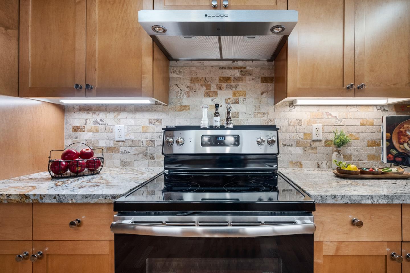 Detail Gallery Image 14 of 48 For 110 Park Rd #103,  Burlingame,  CA 94010 - 2 Beds | 2 Baths