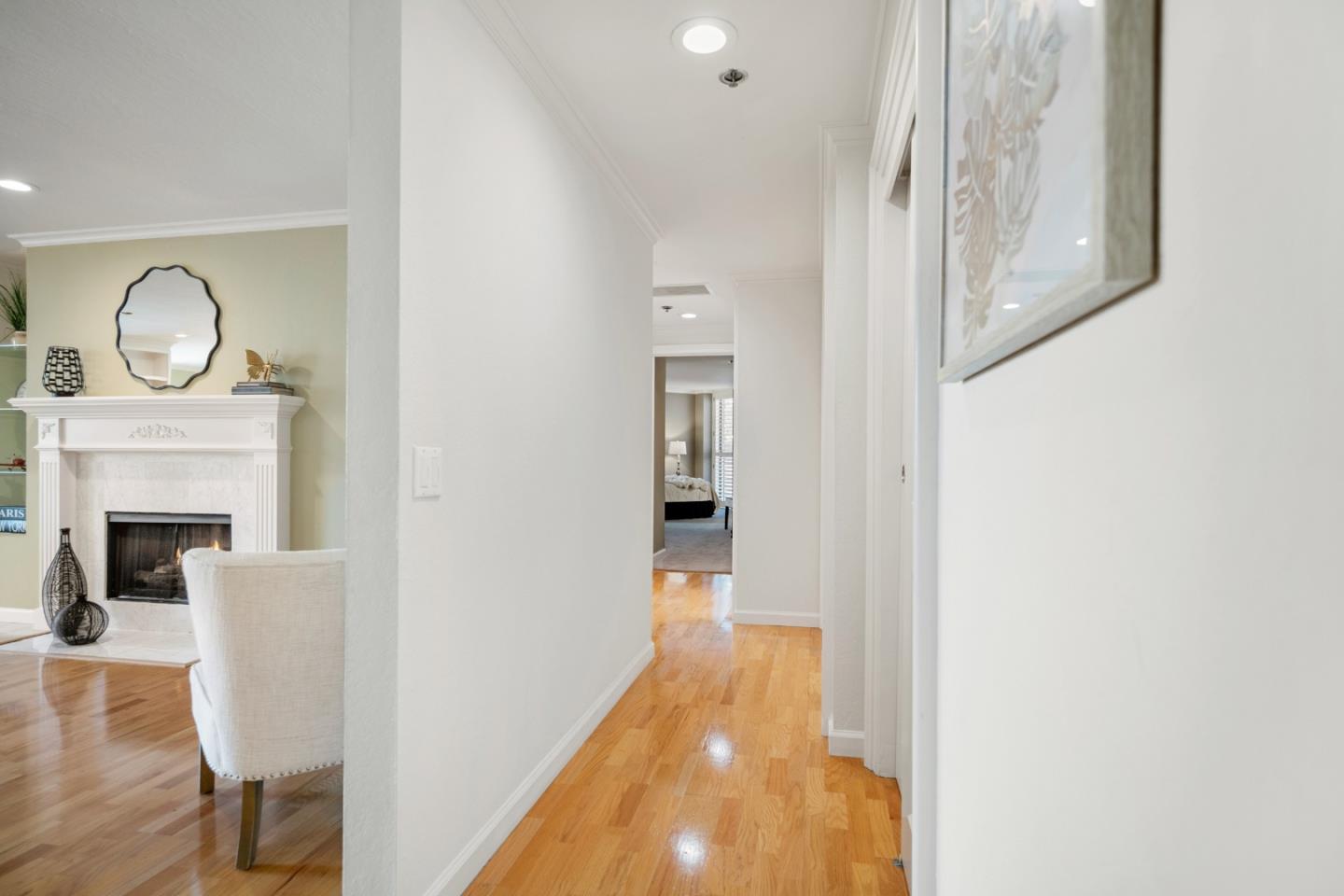 Detail Gallery Image 3 of 48 For 110 Park Rd #103,  Burlingame,  CA 94010 - 2 Beds | 2 Baths