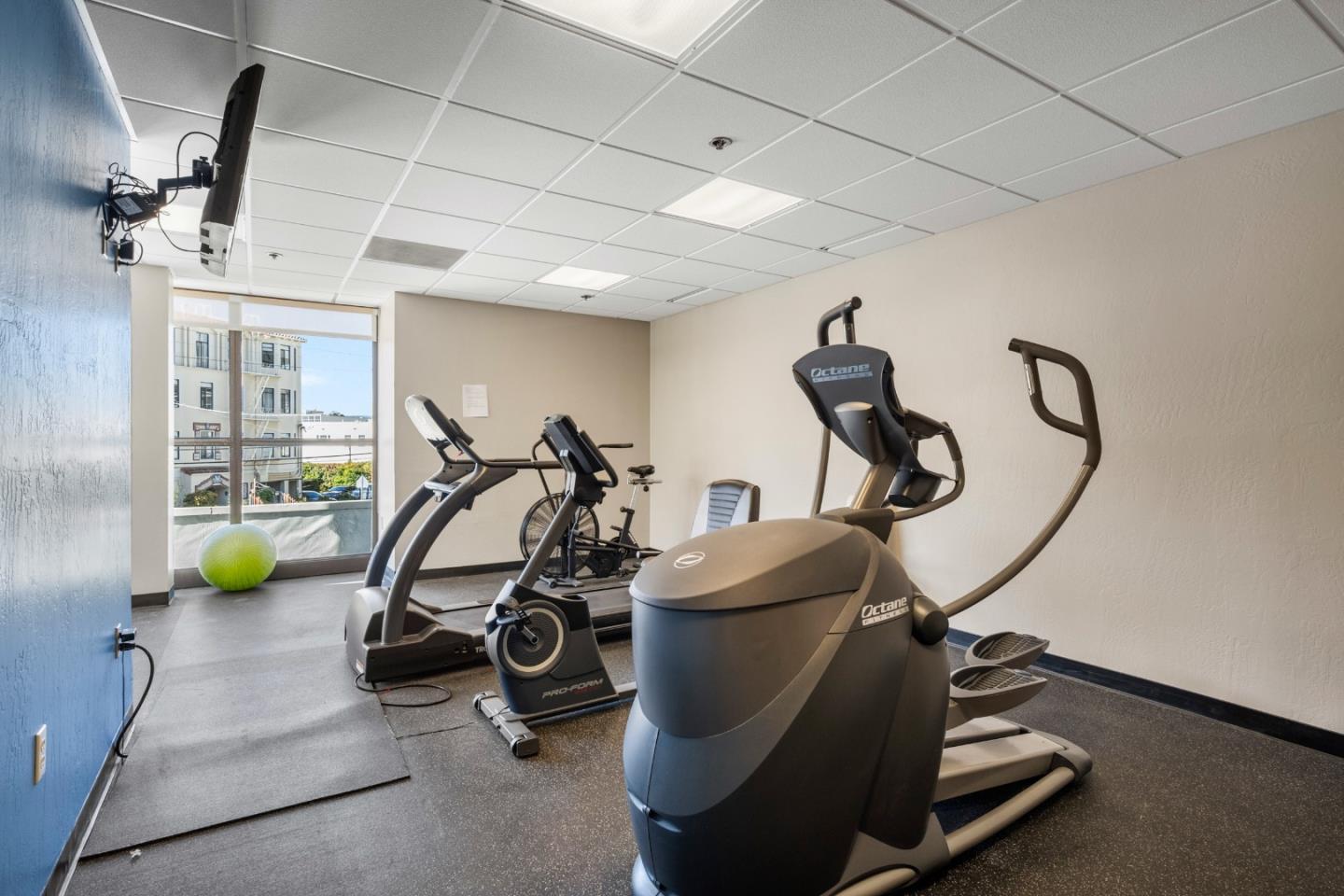 Detail Gallery Image 38 of 48 For 110 Park Rd #103,  Burlingame,  CA 94010 - 2 Beds | 2 Baths