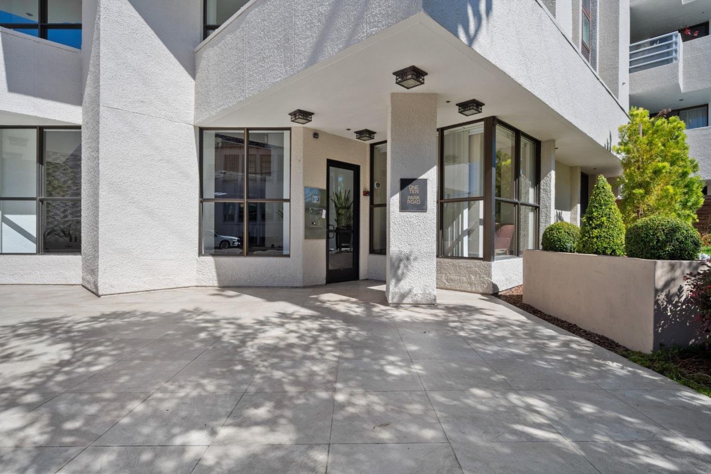 Detail Gallery Image 41 of 48 For 110 Park Rd #103,  Burlingame,  CA 94010 - 2 Beds | 2 Baths