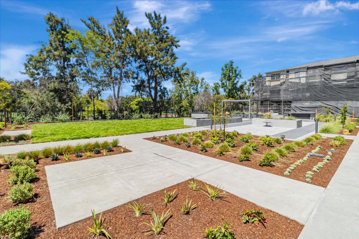 Detail Gallery Image 2 of 24 For 1125 Esther Ct, Palo Alto,  CA 94303 - 3 Beds | 3 Baths