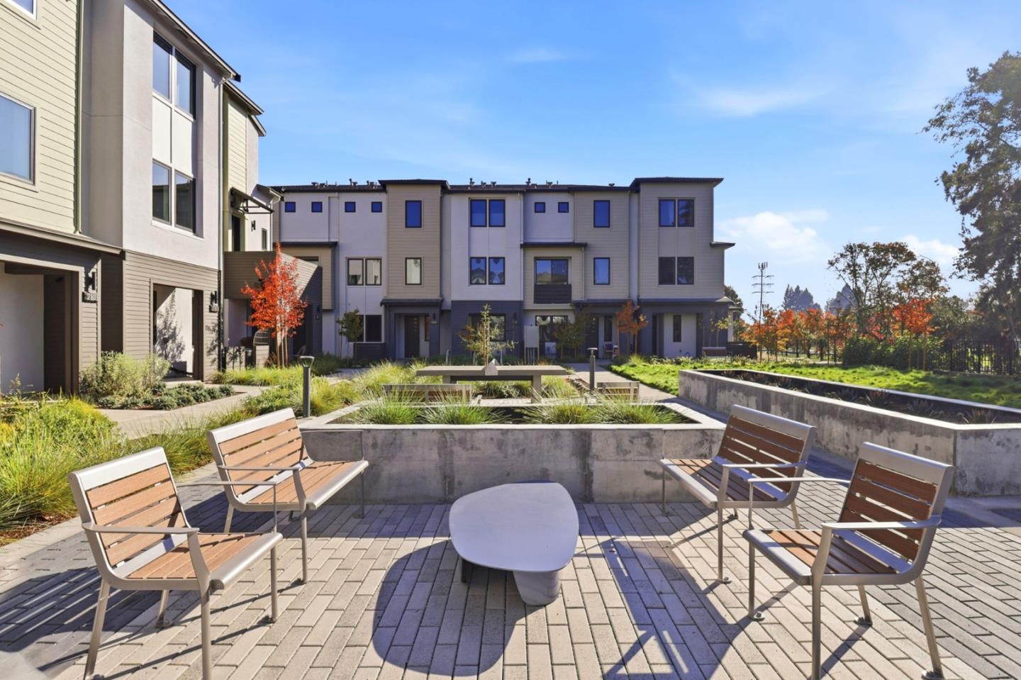 Detail Gallery Image 26 of 27 For 1125 Esther Ct, Palo Alto,  CA 94303 - 3 Beds | 3 Baths