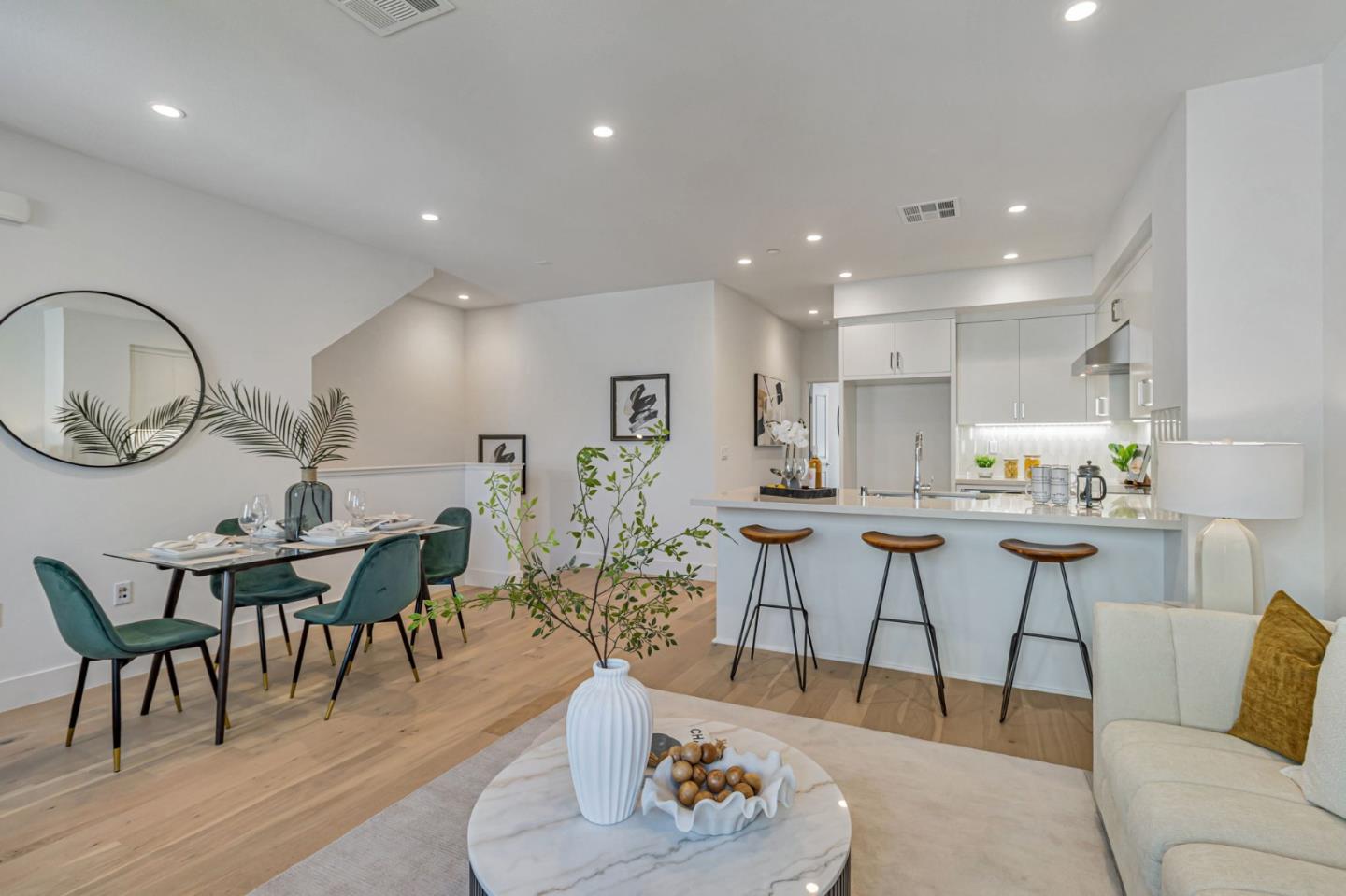 Detail Gallery Image 6 of 24 For 1125 Esther Ct, Palo Alto,  CA 94303 - 3 Beds | 3 Baths