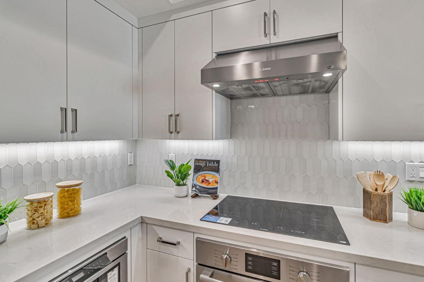 Detail Gallery Image 9 of 24 For 1125 Esther Ct, Palo Alto,  CA 94303 - 3 Beds | 3 Baths