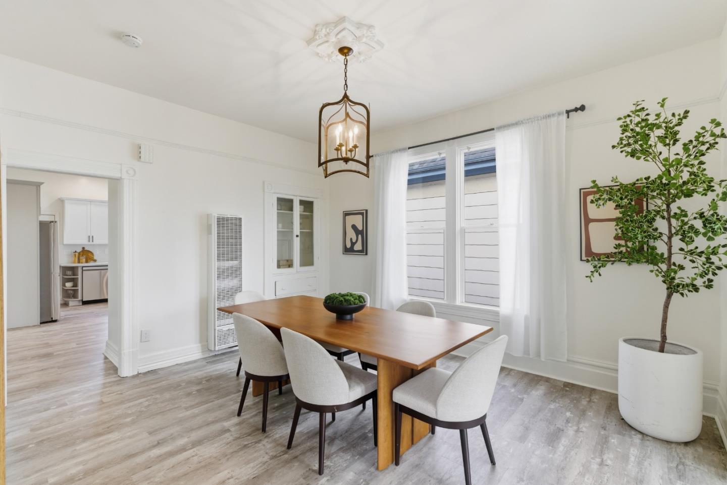 Detail Gallery Image 11 of 41 For 740 59th St, Oakland,  CA 94609 - – Beds | – Baths