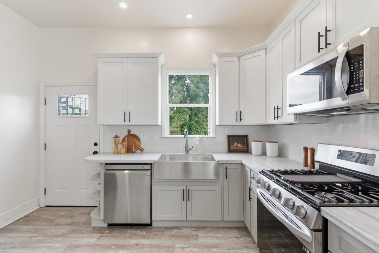 Detail Gallery Image 16 of 41 For 740 59th St, Oakland,  CA 94609 - – Beds | – Baths