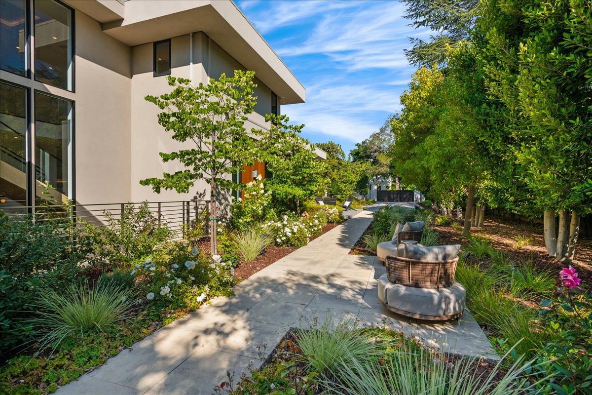 Detail Gallery Image 16 of 143 For 88 Tuscaloosa Ave, Atherton,  CA 94027 - 9 Beds | 12/3 Baths