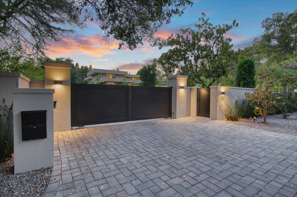 Detail Gallery Image 8 of 143 For 88 Tuscaloosa Ave, Atherton,  CA 94027 - 9 Beds | 12/3 Baths