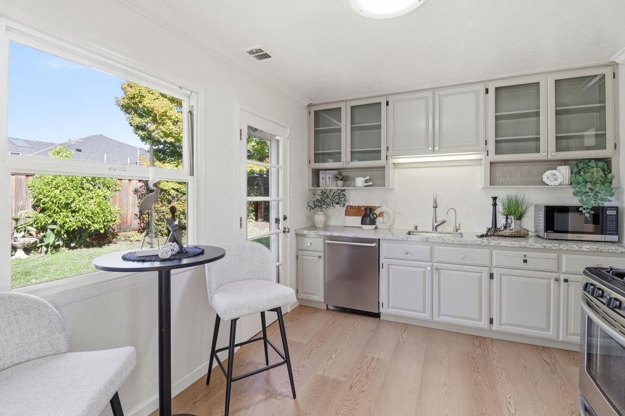 Detail Gallery Image 12 of 35 For 516 Middlesex Rd, Belmont,  CA 94002 - 3 Beds | 1 Baths