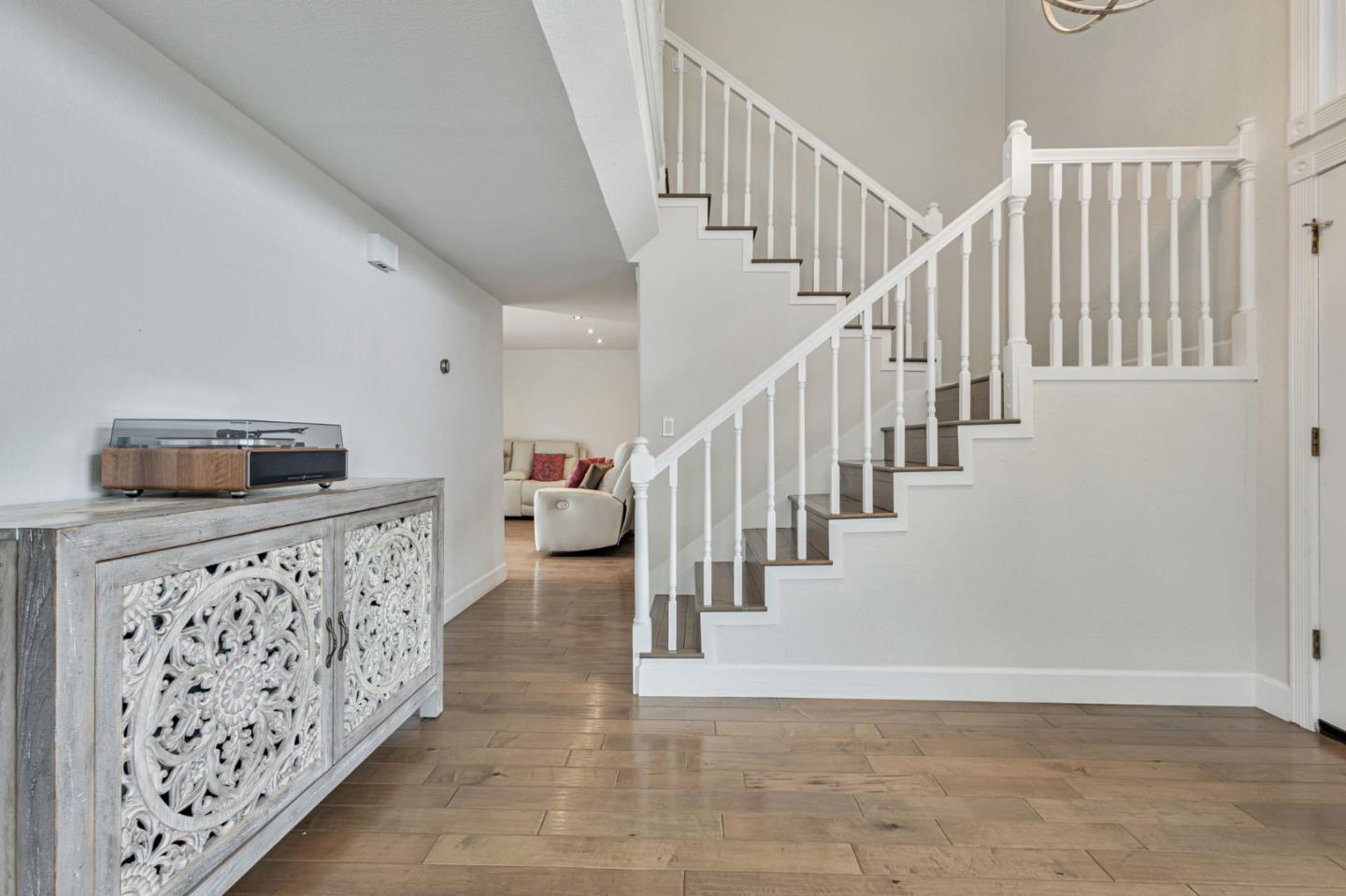 Detail Gallery Image 10 of 61 For 578 Seahorse Ln, Redwood City,  CA 94065 - 4 Beds | 2/1 Baths