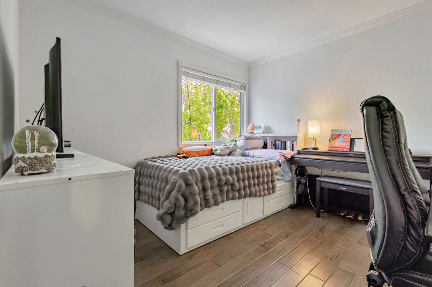 Detail Gallery Image 19 of 61 For 578 Seahorse Ln, Redwood City,  CA 94065 - 4 Beds | 2/1 Baths