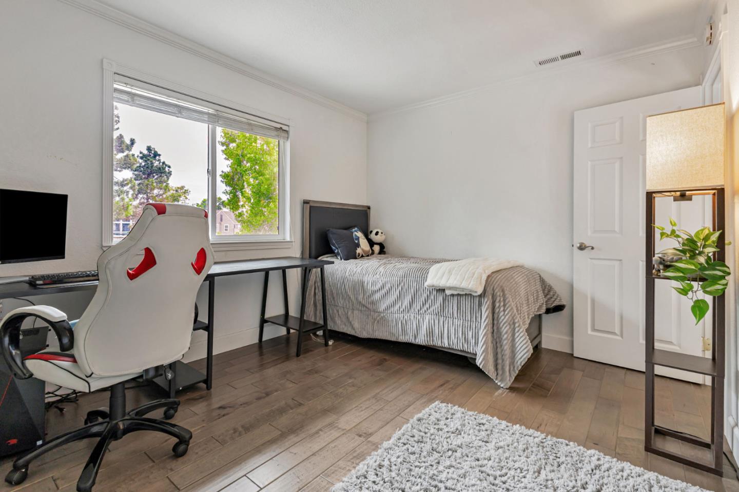 Detail Gallery Image 21 of 61 For 578 Seahorse Ln, Redwood City,  CA 94065 - 4 Beds | 2/1 Baths