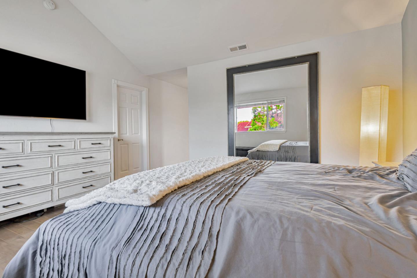 Detail Gallery Image 27 of 61 For 578 Seahorse Ln, Redwood City,  CA 94065 - 4 Beds | 2/1 Baths