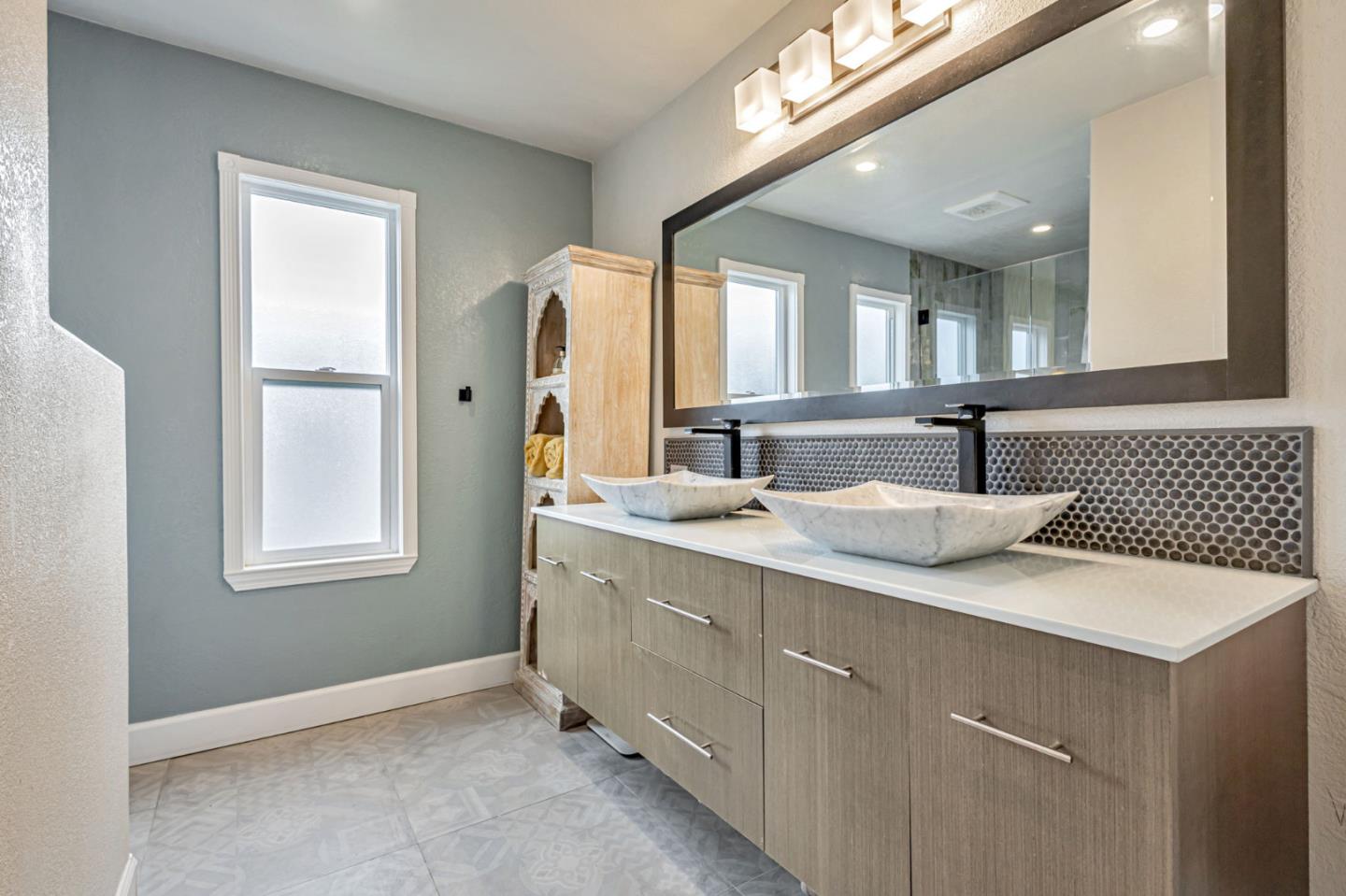 Detail Gallery Image 29 of 61 For 578 Seahorse Ln, Redwood City,  CA 94065 - 4 Beds | 2/1 Baths