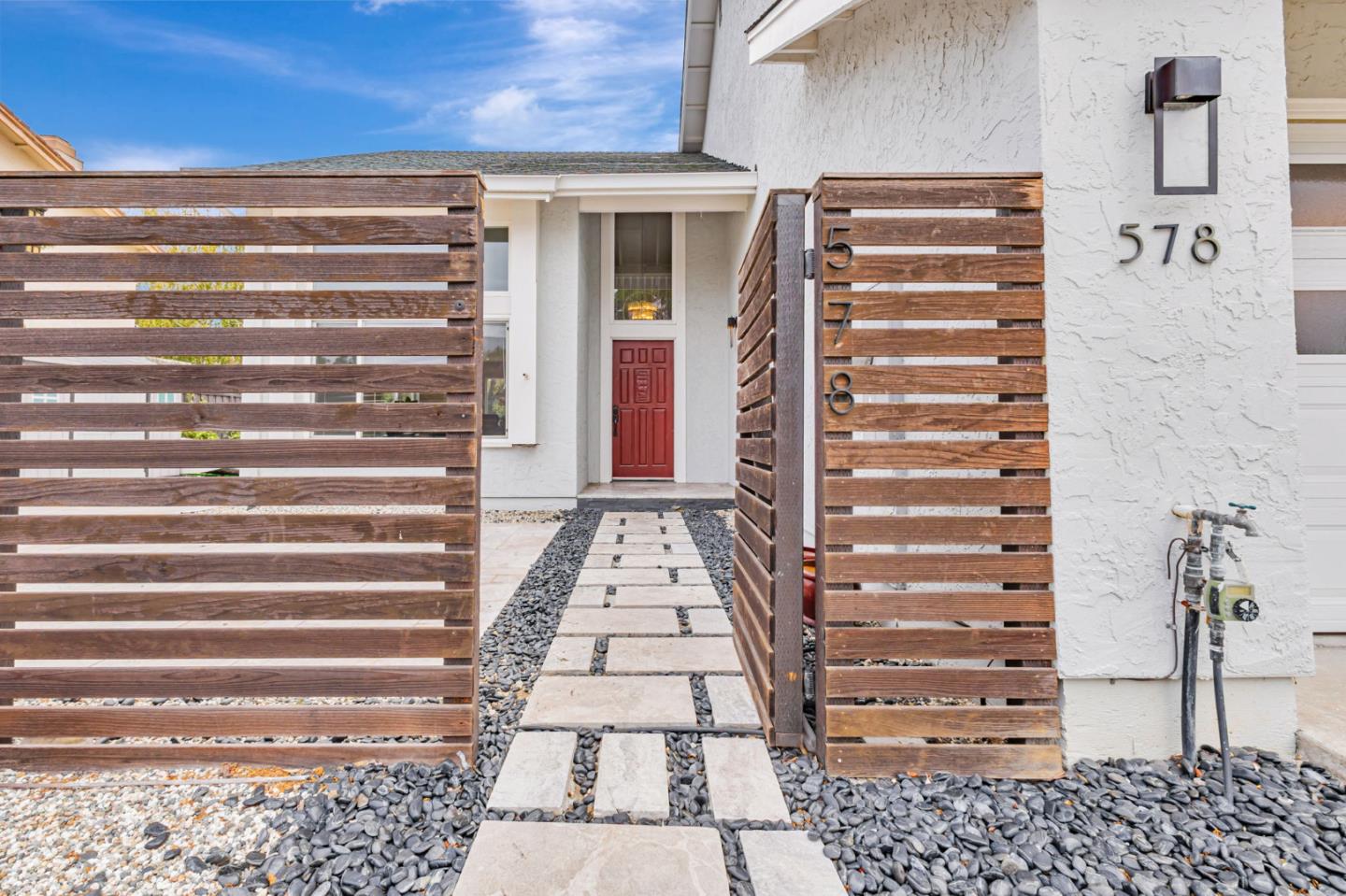 Detail Gallery Image 4 of 61 For 578 Seahorse Ln, Redwood City,  CA 94065 - 4 Beds | 2/1 Baths