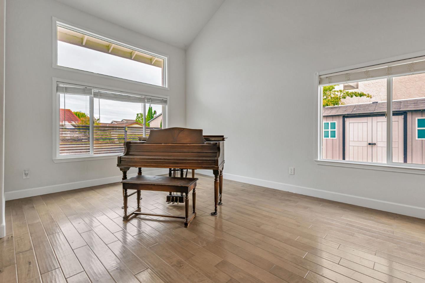 Detail Gallery Image 9 of 61 For 578 Seahorse Ln, Redwood City,  CA 94065 - 4 Beds | 2/1 Baths