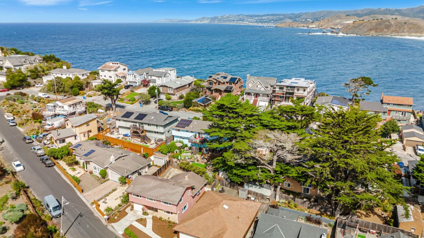 Detail Gallery Image 4 of 68 For 239 San Pedro Ave, Pacifica,  CA 94044 - 4 Beds | 2/1 Baths