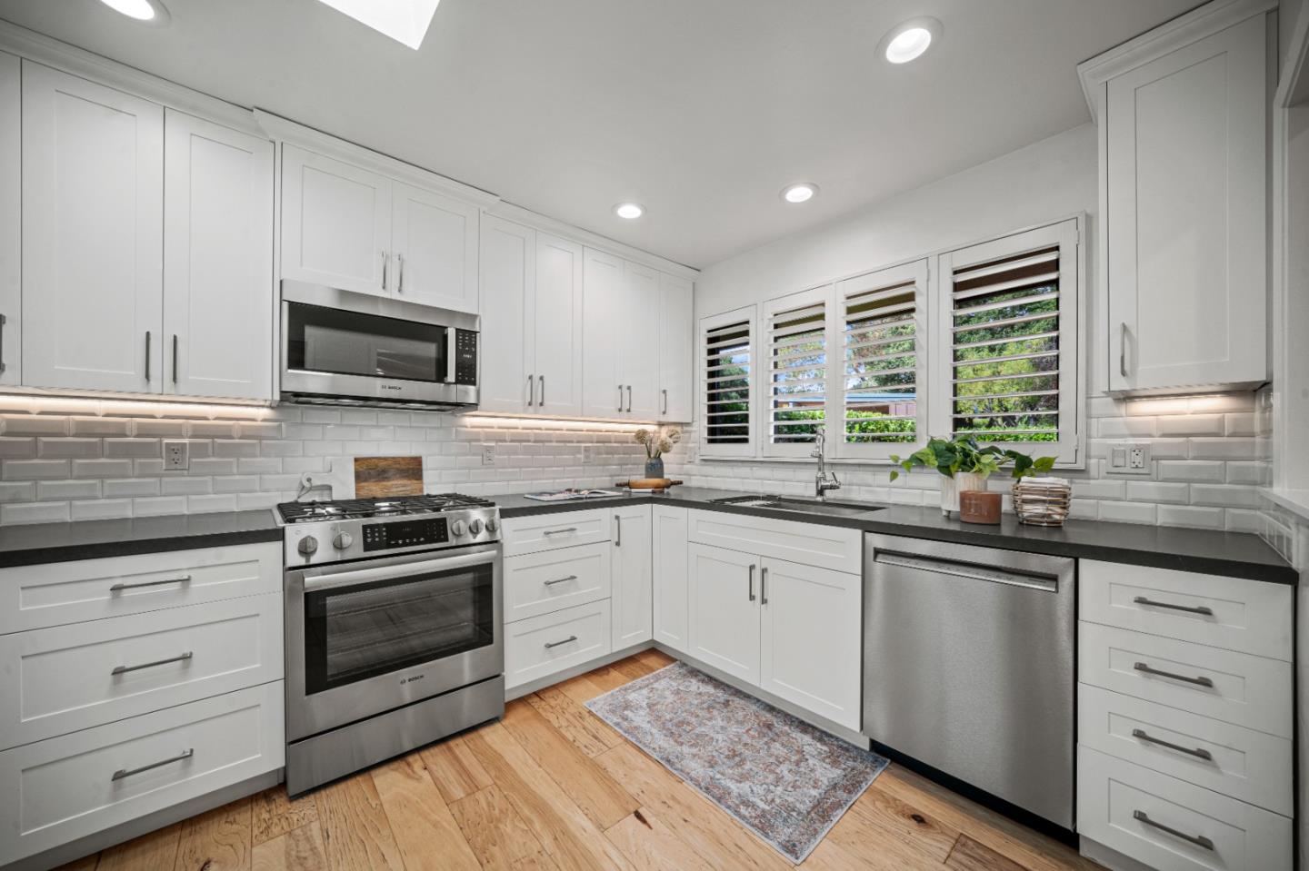 Detail Gallery Image 7 of 51 For 238 Del Mesa Carmel, Carmel,  CA 93923 - 2 Beds | 2 Baths