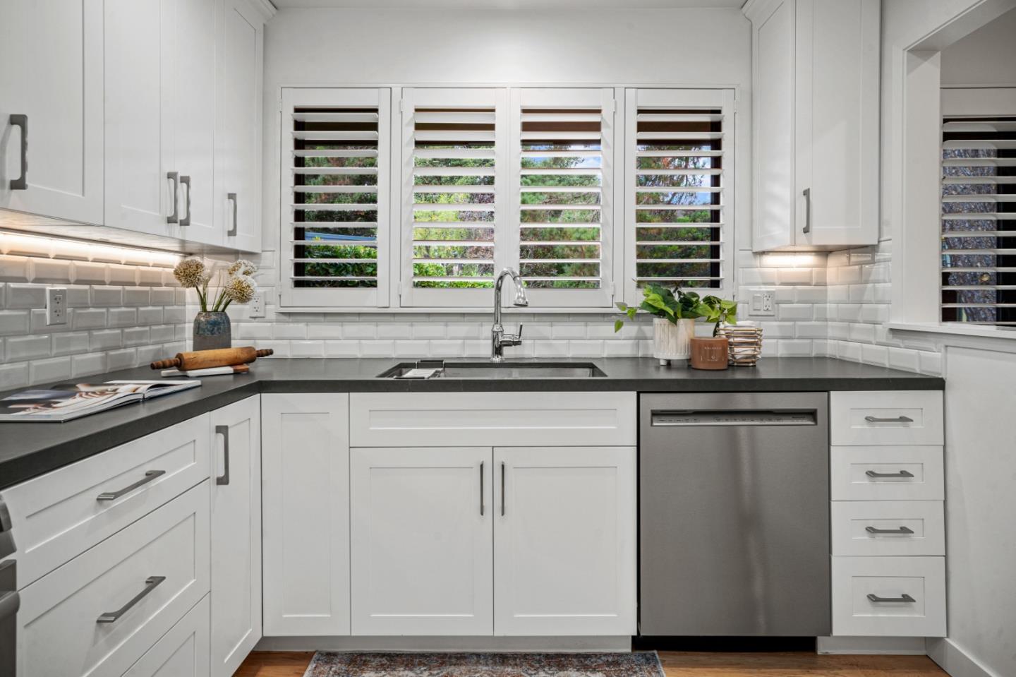 Detail Gallery Image 9 of 51 For 238 Del Mesa Carmel, Carmel,  CA 93923 - 2 Beds | 2 Baths