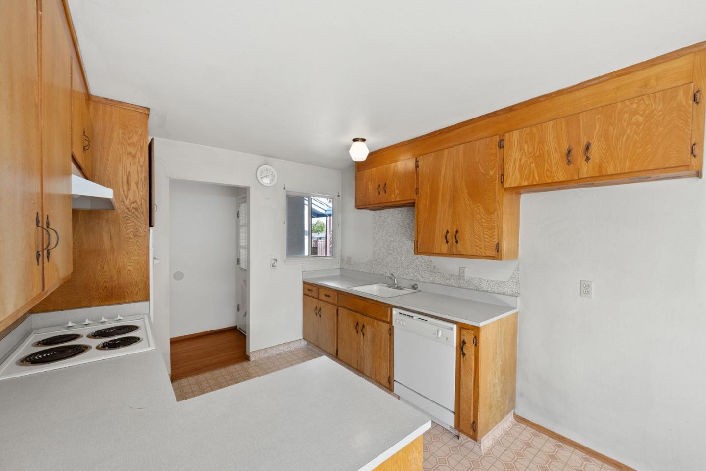 Detail Gallery Image 13 of 43 For 1579 Heron Ave, Sunnyvale,  CA 94087 - 3 Beds | 2 Baths