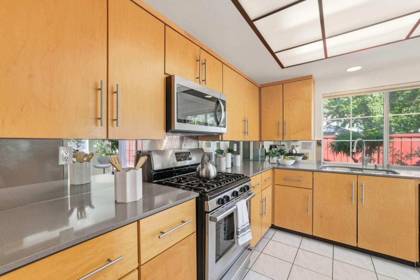 Detail Gallery Image 10 of 36 For 2327 Farmcrest St, Milpitas,  CA 95035 - 2 Beds | 2 Baths