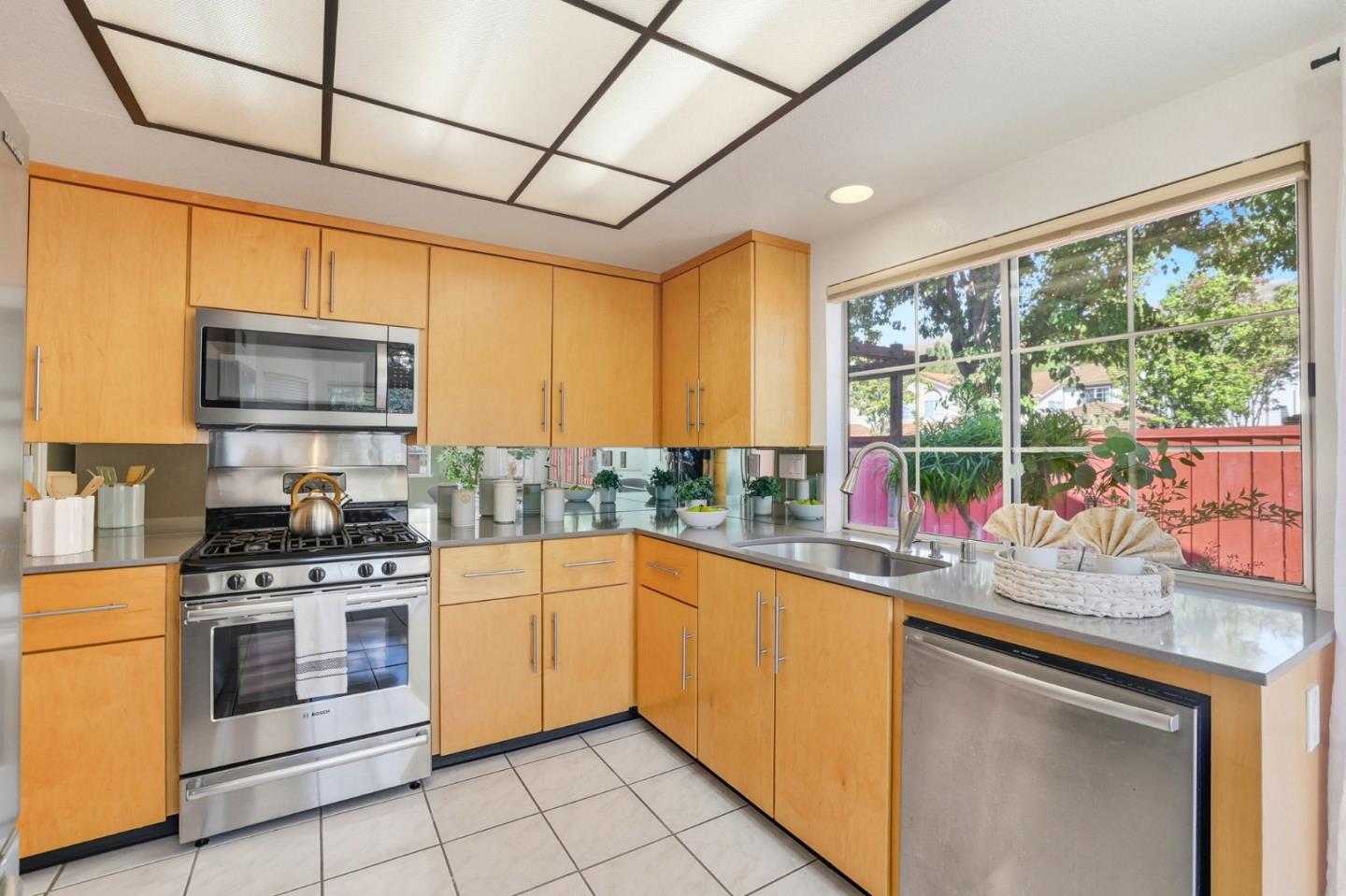 Detail Gallery Image 13 of 36 For 2327 Farmcrest St, Milpitas,  CA 95035 - 2 Beds | 2 Baths