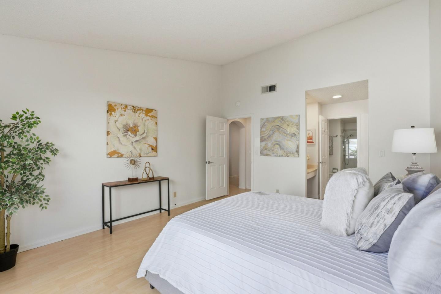 Detail Gallery Image 19 of 36 For 2327 Farmcrest St, Milpitas,  CA 95035 - 2 Beds | 2 Baths