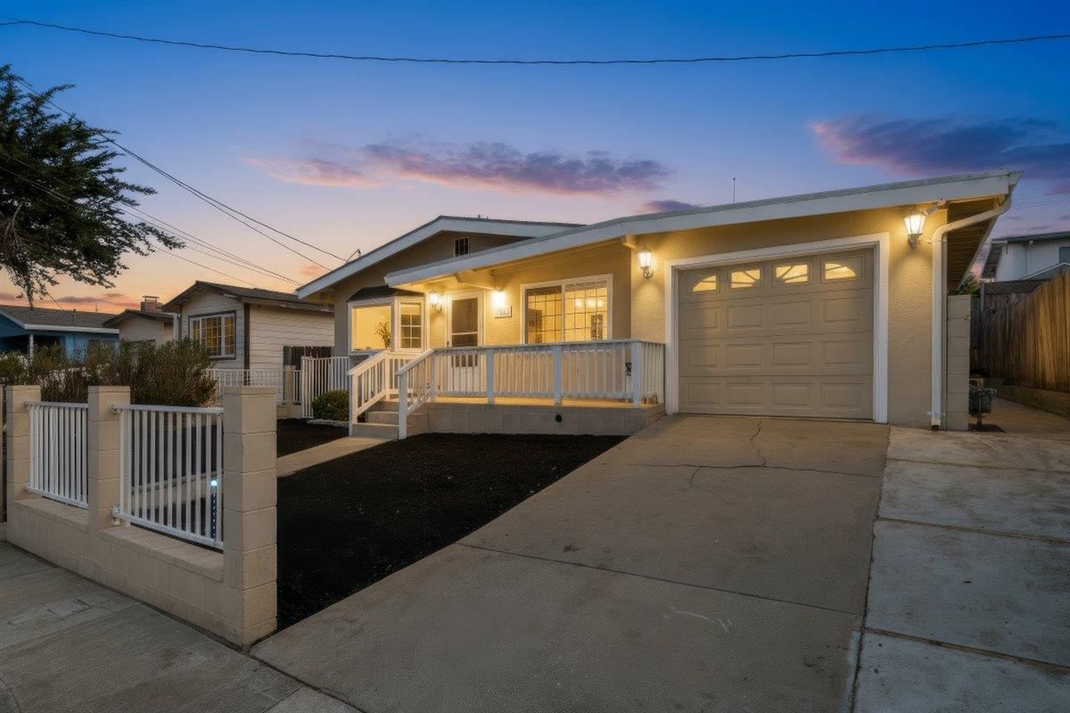 Detail Gallery Image 4 of 38 For 1752 Mendocino St, Seaside,  CA 93955 - 3 Beds | 2 Baths