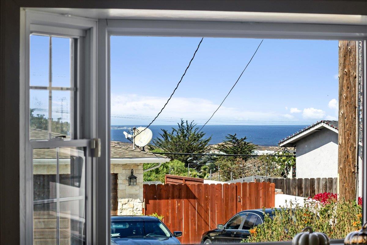 Detail Gallery Image 6 of 38 For 1752 Mendocino St, Seaside,  CA 93955 - 3 Beds | 2 Baths