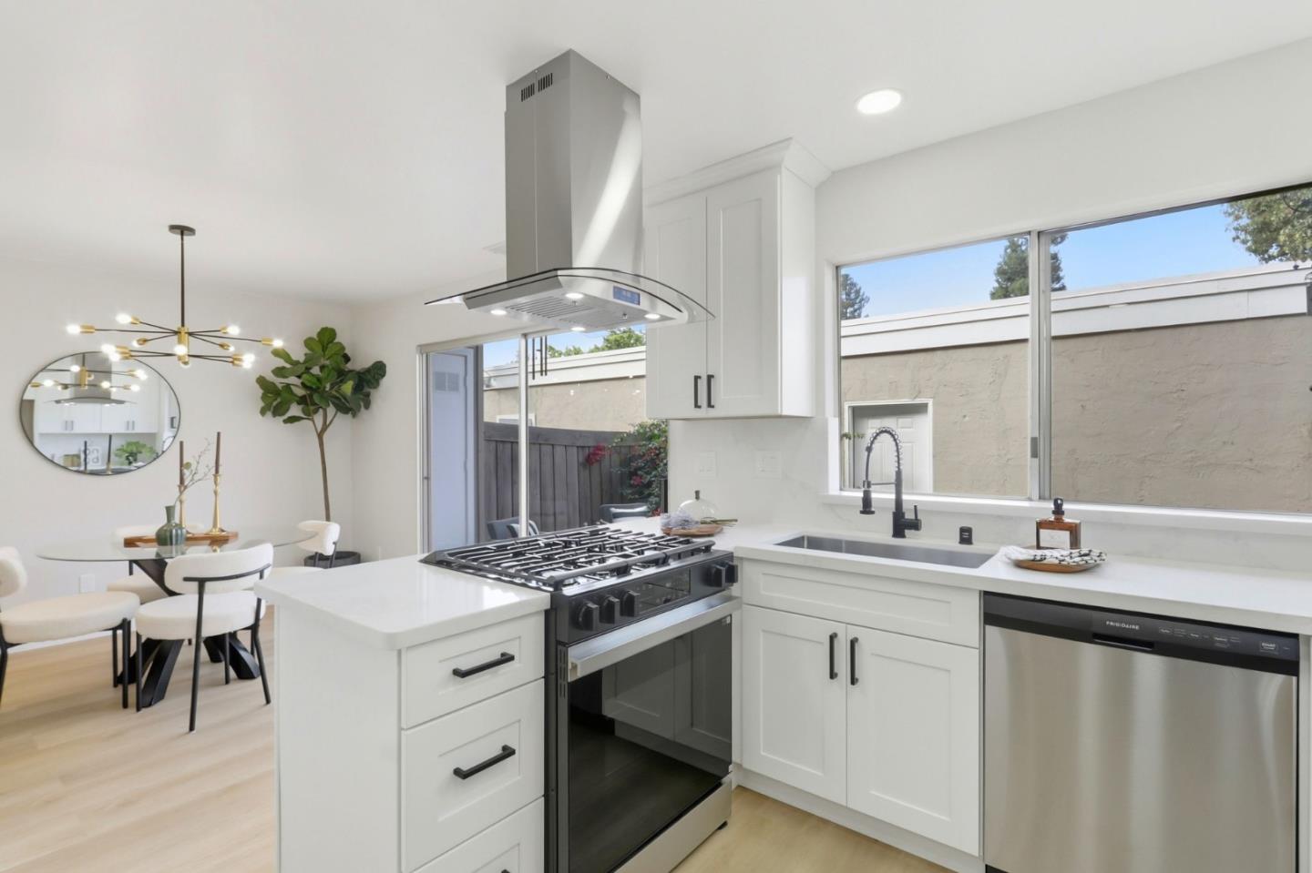 Detail Gallery Image 11 of 47 For 3070 Ironside Ct, San Jose,  CA 95132 - 4 Beds | 2/1 Baths