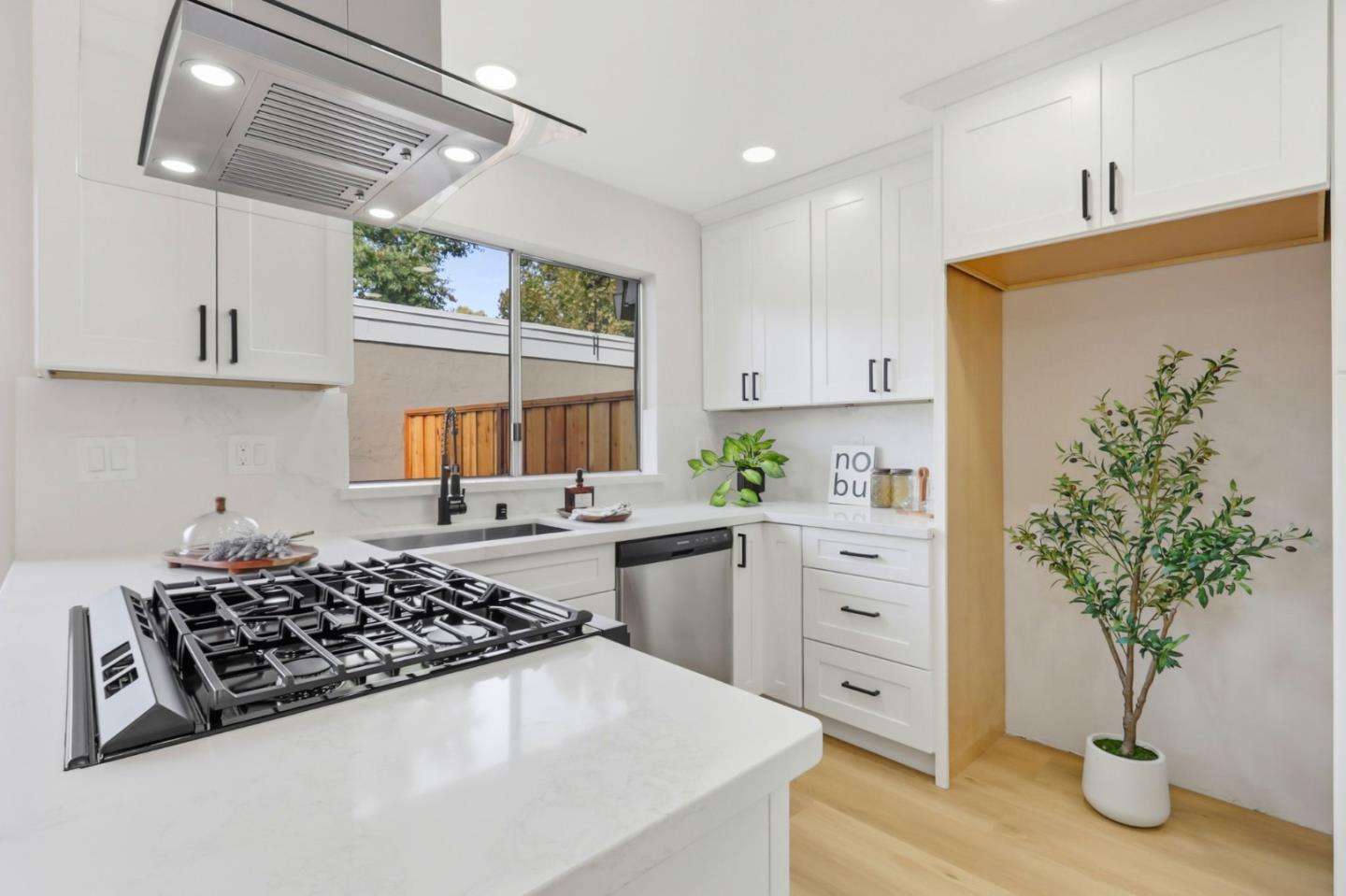 Detail Gallery Image 14 of 47 For 3070 Ironside Ct, San Jose,  CA 95132 - 4 Beds | 2/1 Baths