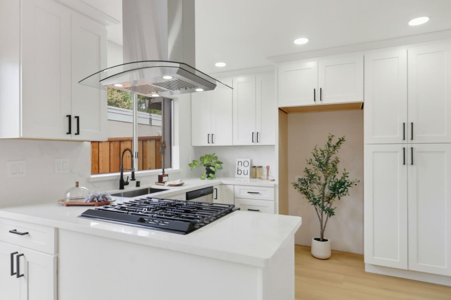 Detail Gallery Image 9 of 47 For 3070 Ironside Ct, San Jose,  CA 95132 - 4 Beds | 2/1 Baths