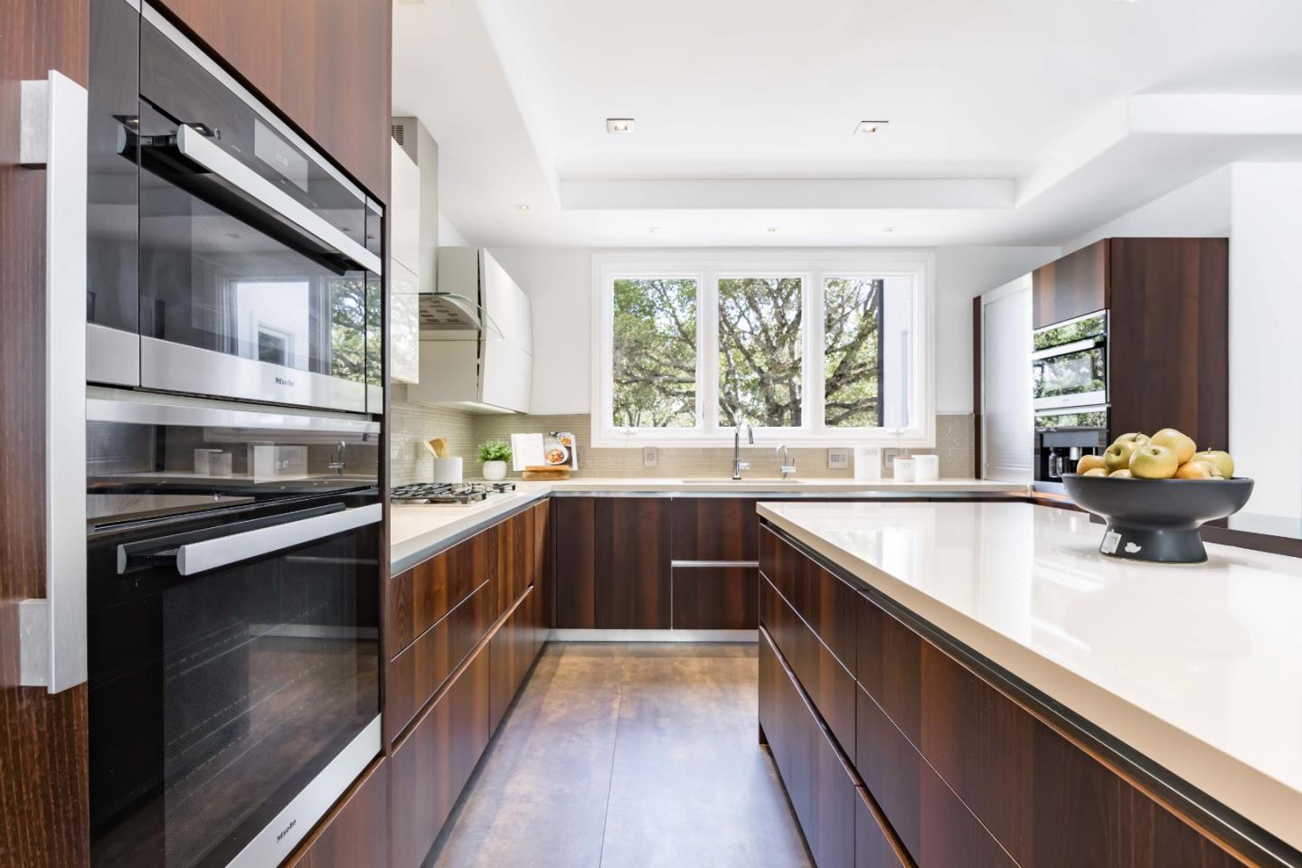 Detail Gallery Image 10 of 37 For 720 Vista Dr, Redwood City,  CA 94062 - 5 Beds | 4/1 Baths