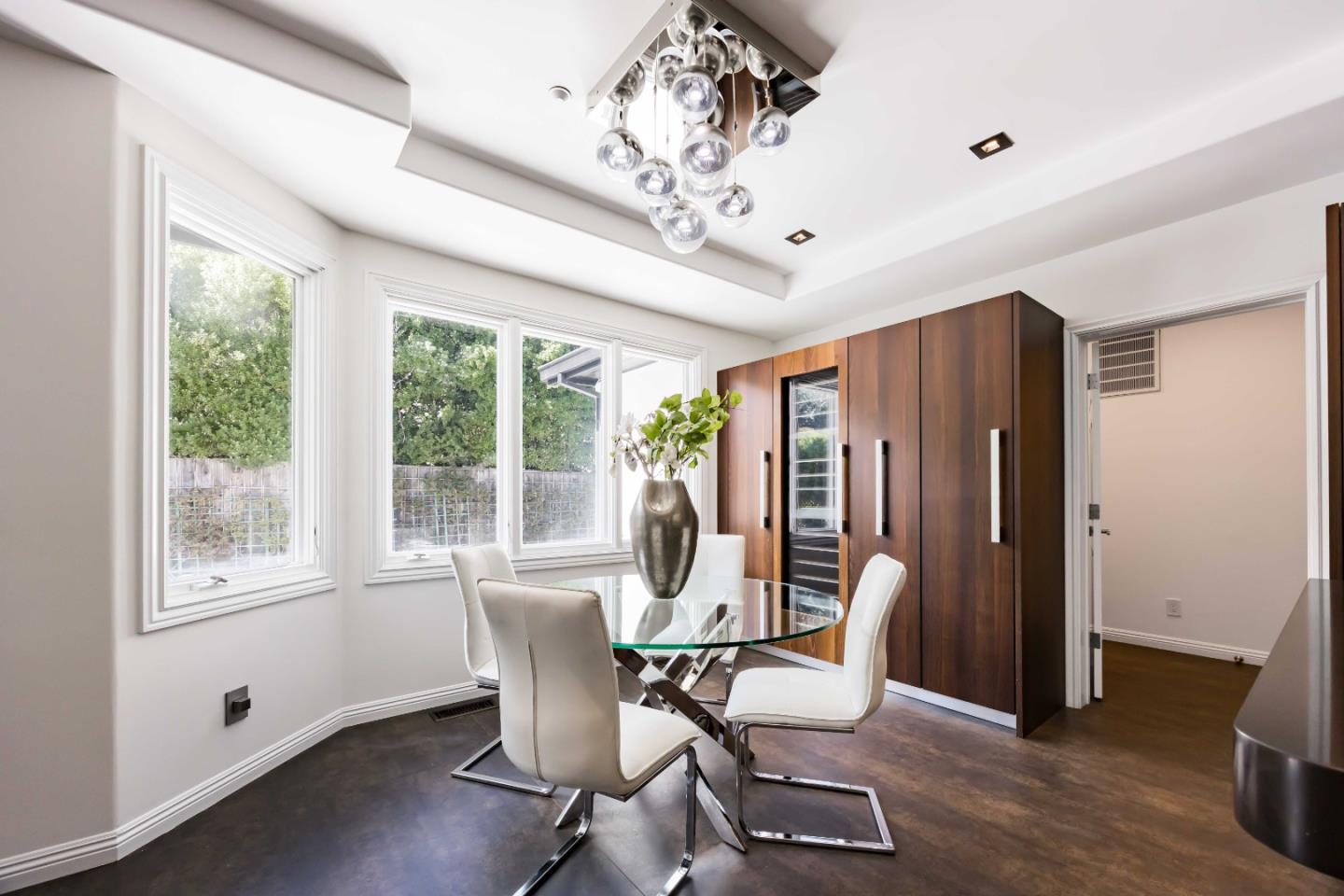 Detail Gallery Image 11 of 37 For 720 Vista Dr, Redwood City,  CA 94062 - 5 Beds | 4/1 Baths