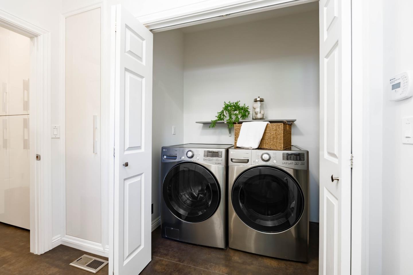 Detail Gallery Image 15 of 37 For 720 Vista Dr, Redwood City,  CA 94062 - 5 Beds | 4/1 Baths