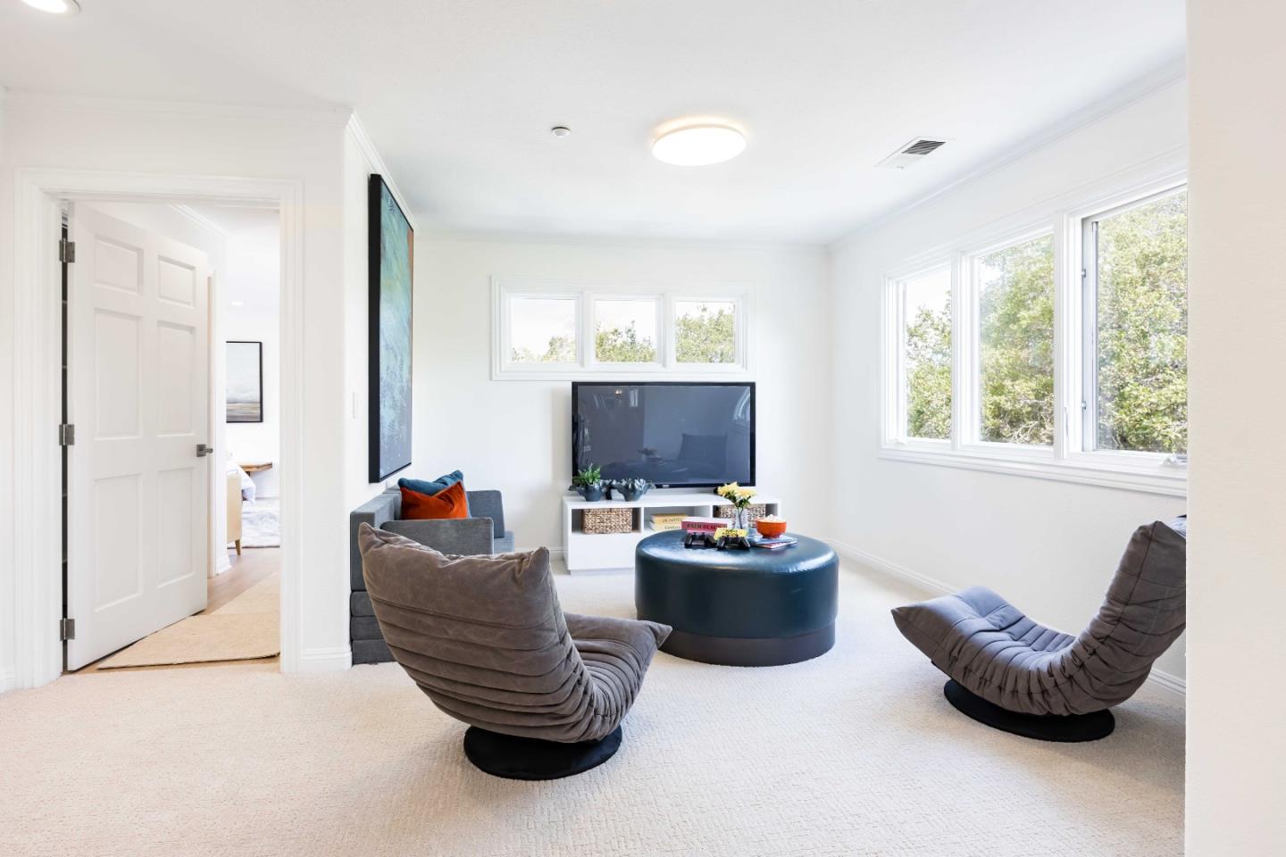 Detail Gallery Image 22 of 37 For 720 Vista Dr, Redwood City,  CA 94062 - 5 Beds | 4/1 Baths