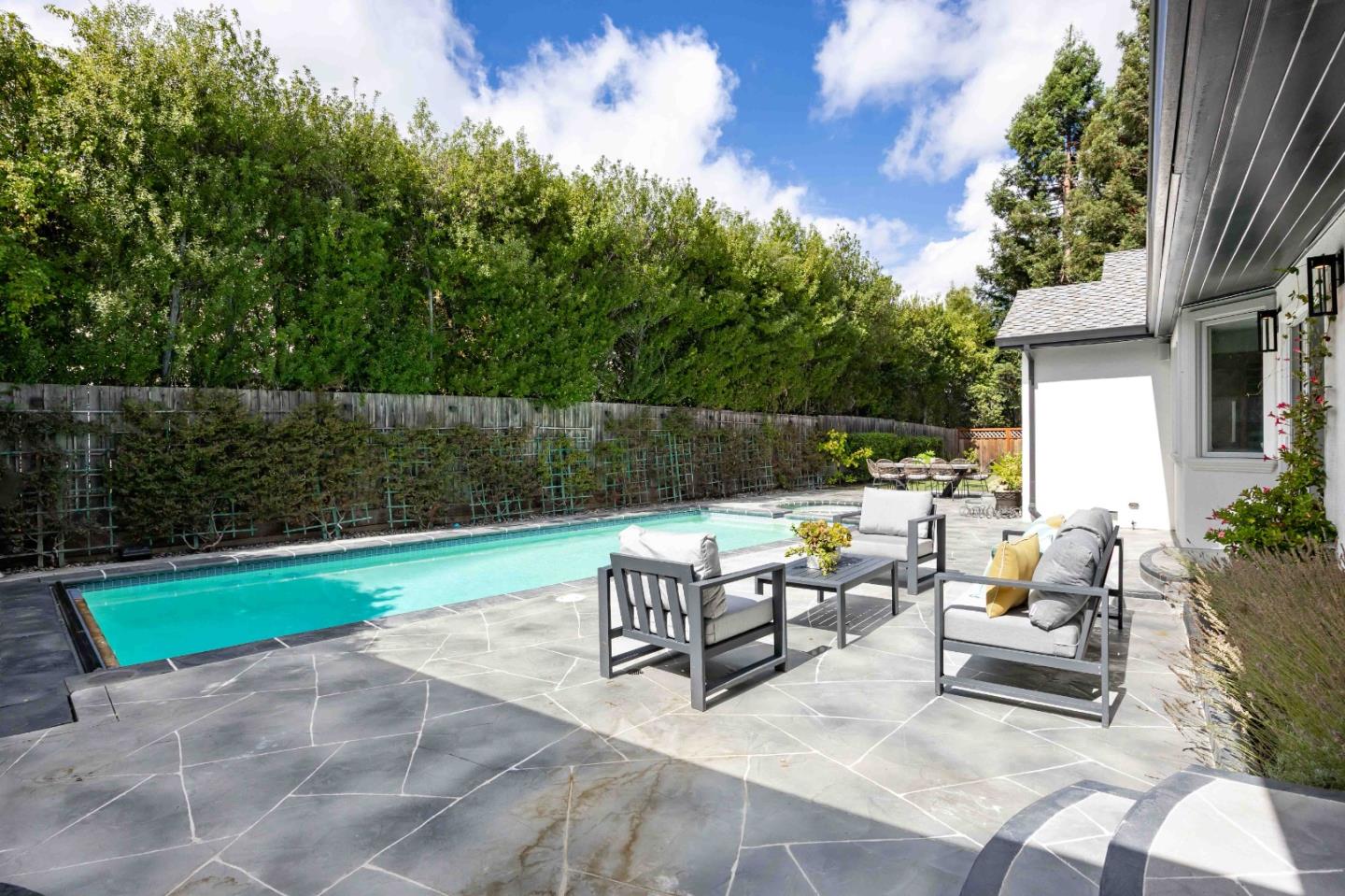 Detail Gallery Image 31 of 37 For 720 Vista Dr, Redwood City,  CA 94062 - 5 Beds | 4/1 Baths