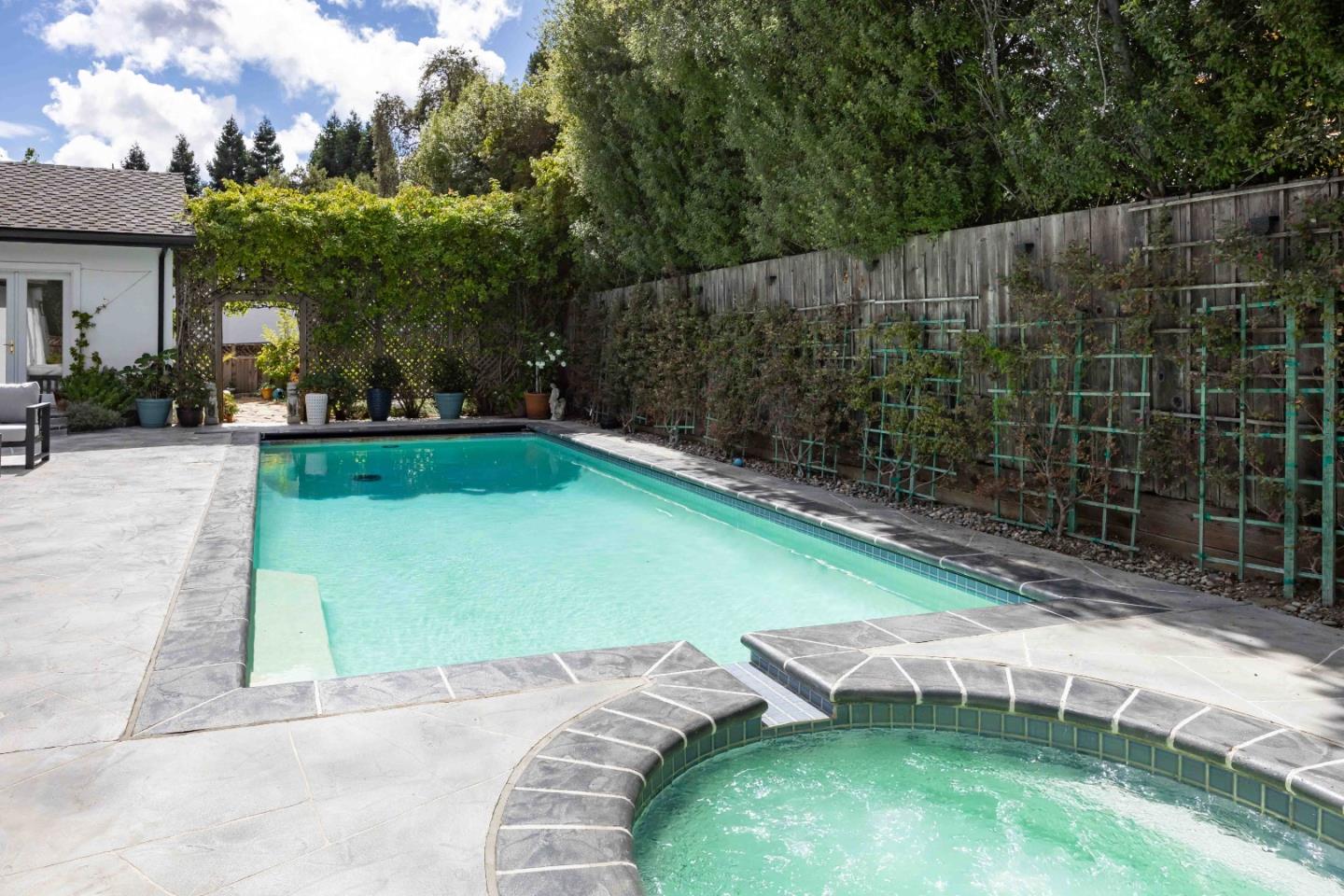 Detail Gallery Image 32 of 37 For 720 Vista Dr, Redwood City,  CA 94062 - 5 Beds | 4/1 Baths